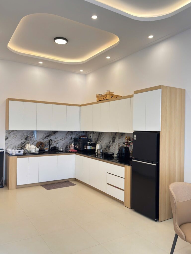 Bán nhanh nhà phố hiện đại mặt tiền đường Nguyễn Trãi, P.2, Bảo Lộc, Lâm Đồng