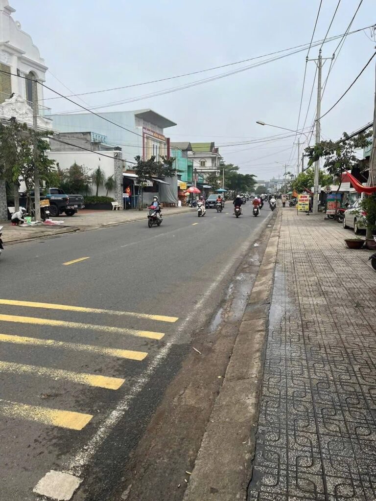Bán nhà mặt tiền Nguyễn Văn Cừ Lộc Sơn Bảo Lộc Lâm Đồng